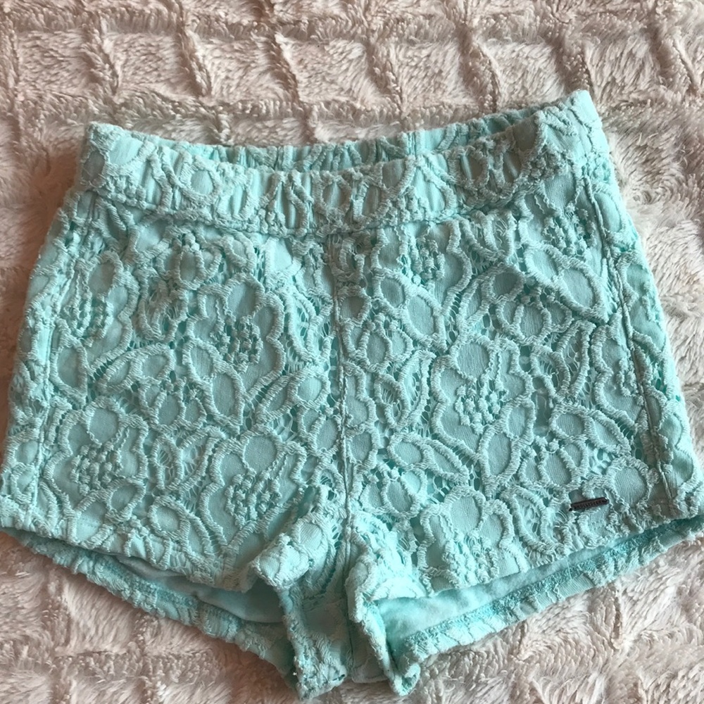 Mint lace mid rise shorts